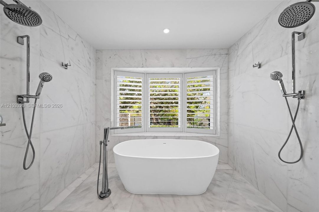 For Rent: $25,000 (5 beds, 5 baths, 4782 Square Feet)