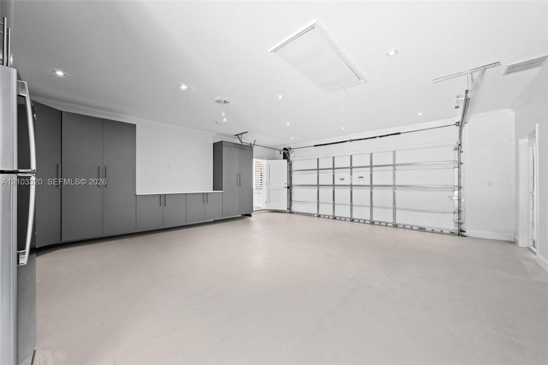For Rent: $25,000 (5 beds, 5 baths, 4782 Square Feet)