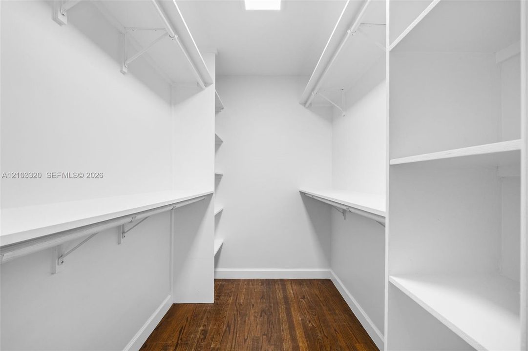 For Rent: $25,000 (5 beds, 5 baths, 4782 Square Feet)