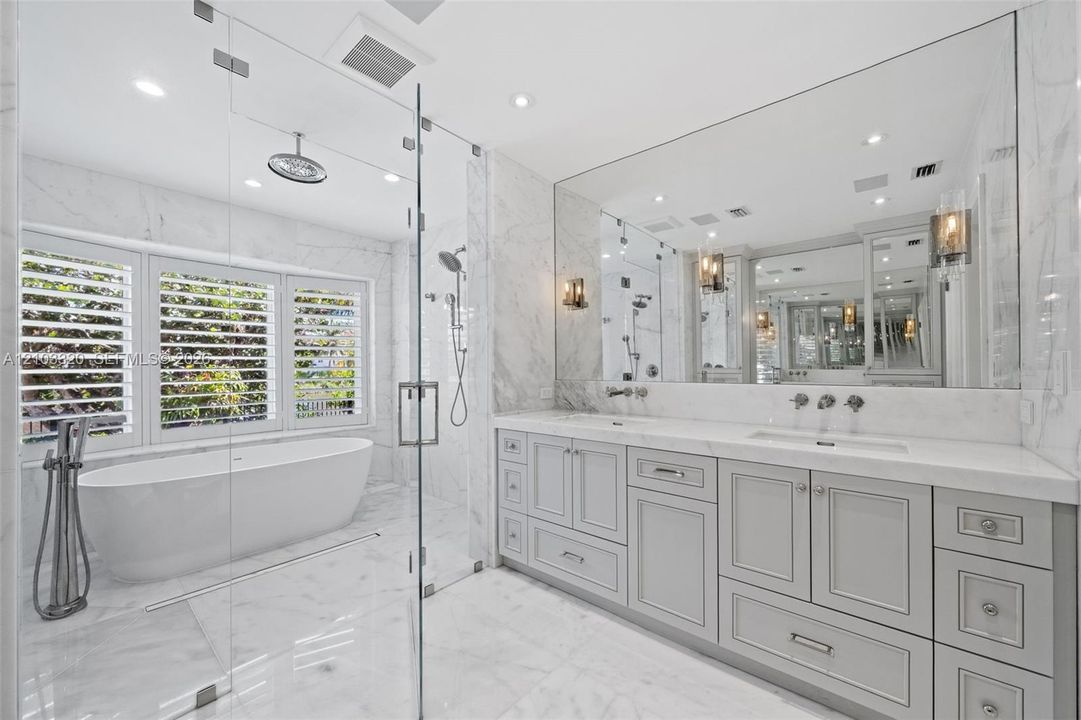 For Rent: $25,000 (5 beds, 5 baths, 4782 Square Feet)