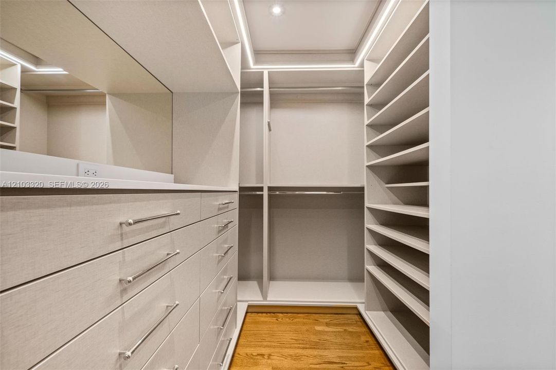 For Rent: $25,000 (5 beds, 5 baths, 4782 Square Feet)
