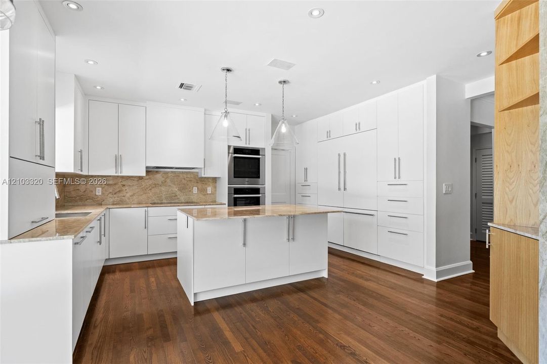 For Rent: $25,000 (5 beds, 5 baths, 4782 Square Feet)