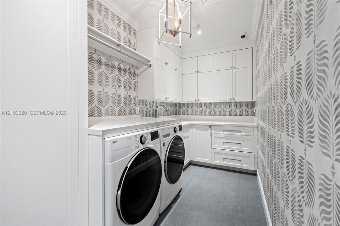 For Rent: $25,000 (5 beds, 5 baths, 4782 Square Feet)
