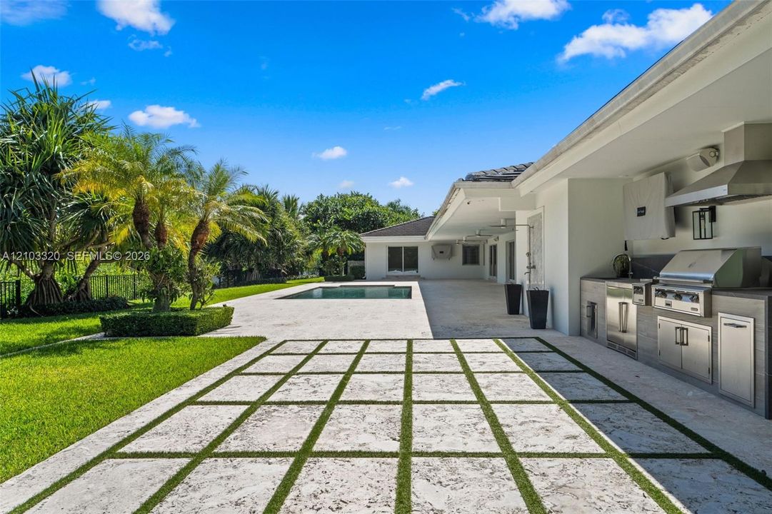 For Rent: $25,000 (5 beds, 5 baths, 4782 Square Feet)