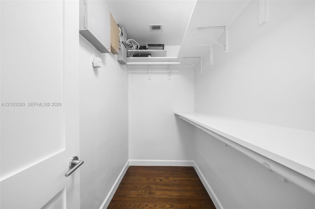 For Rent: $25,000 (5 beds, 5 baths, 4782 Square Feet)