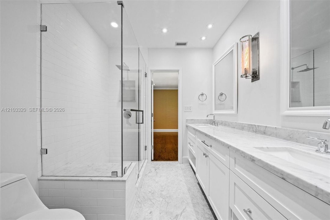 For Rent: $25,000 (5 beds, 5 baths, 4782 Square Feet)
