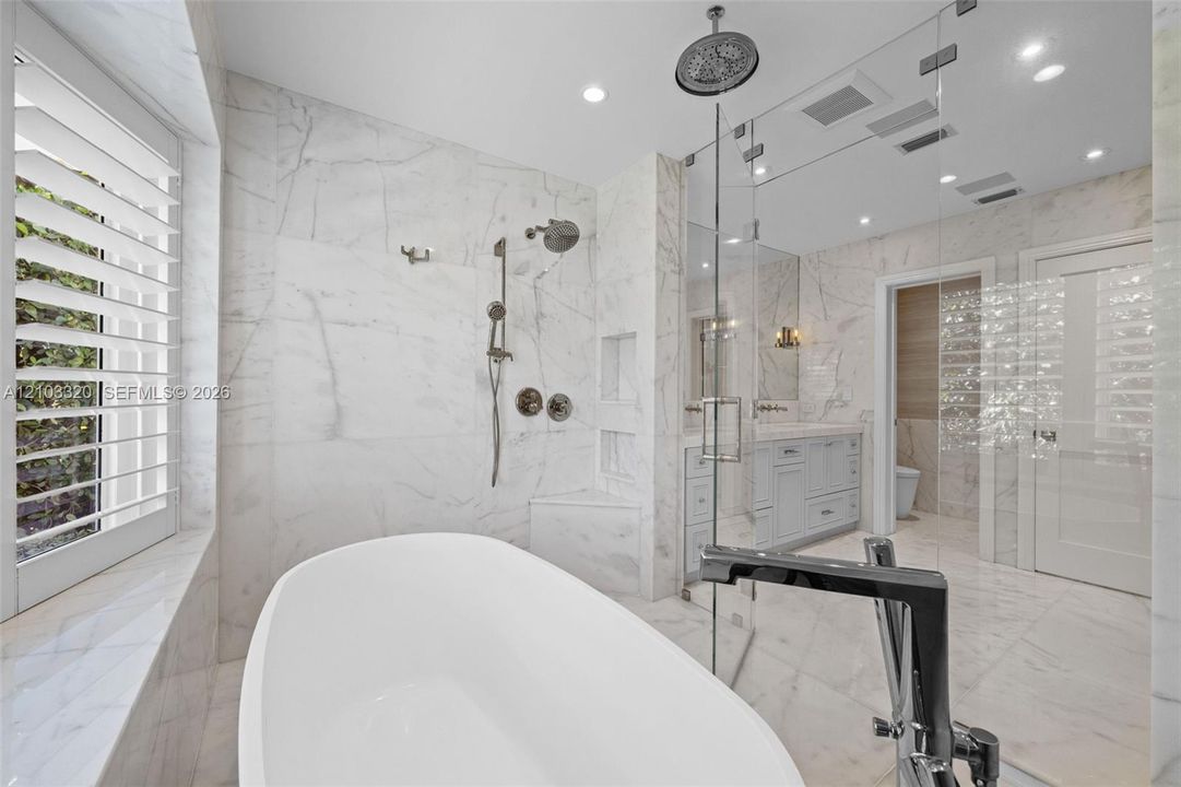 For Rent: $25,000 (5 beds, 5 baths, 4782 Square Feet)