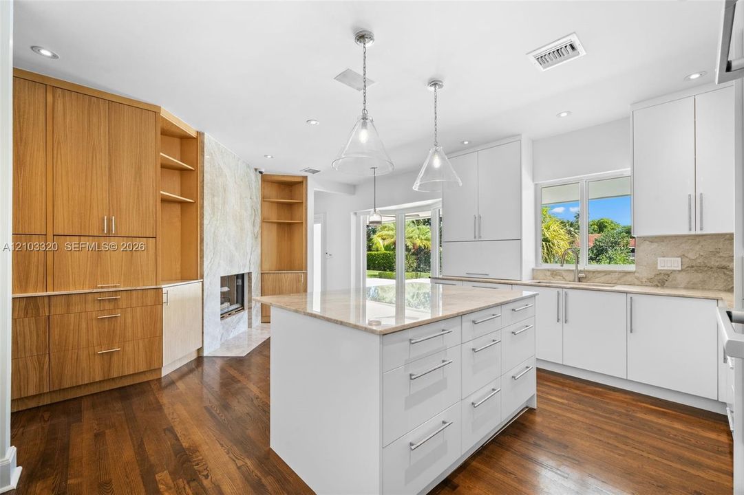 For Rent: $25,000 (5 beds, 5 baths, 4782 Square Feet)