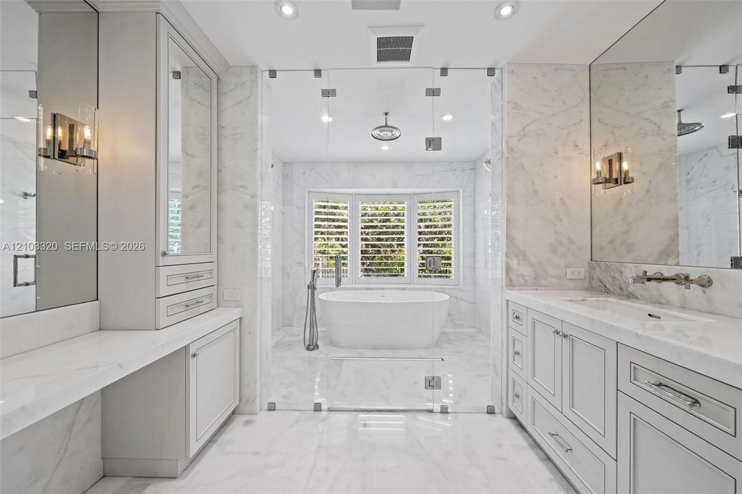 For Rent: $25,000 (5 beds, 5 baths, 4782 Square Feet)