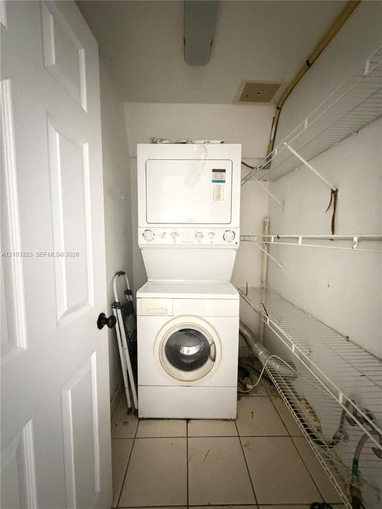 For Rent: $2,100 (1 beds, 1 baths, 883 Square Feet)