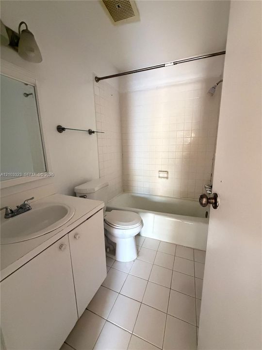 For Rent: $2,100 (1 beds, 1 baths, 883 Square Feet)