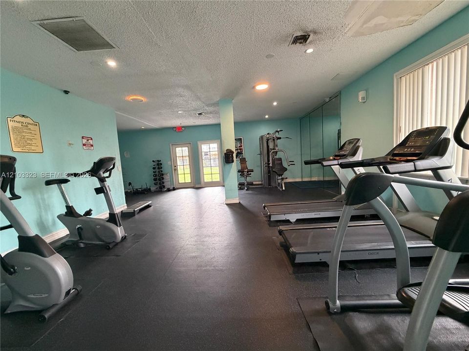 For Rent: $2,100 (1 beds, 1 baths, 883 Square Feet)