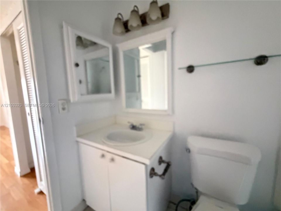 For Rent: $2,100 (1 beds, 1 baths, 883 Square Feet)
