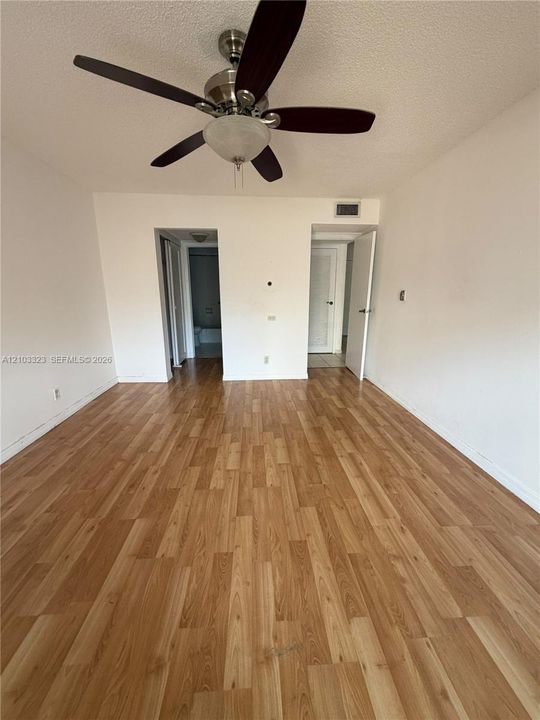 For Rent: $2,100 (1 beds, 1 baths, 883 Square Feet)