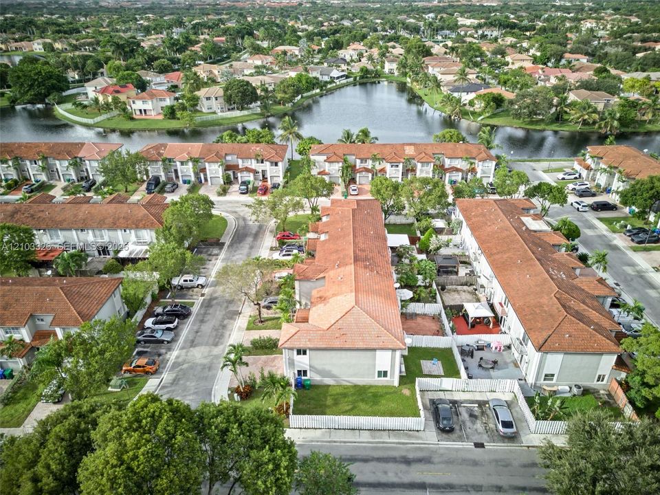 На продажу: $465,000 (2 спален, 2 ванн, 1313 Квадратных фут)