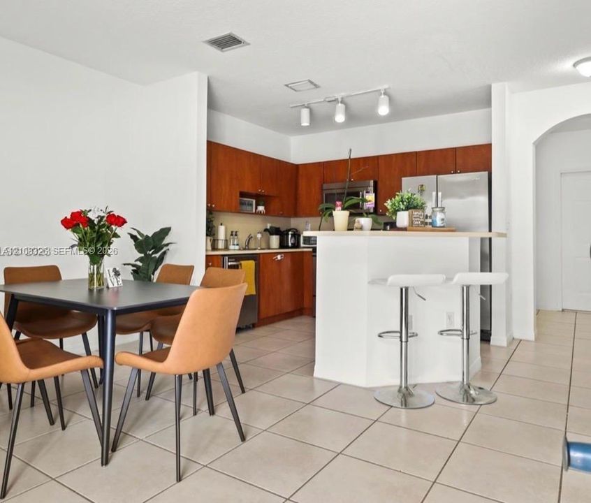На продажу: $465,000 (2 спален, 2 ванн, 1313 Квадратных фут)