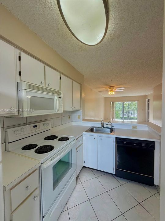 En Venta: $199,000 (2 camas, 2 baños, 825 Pies cuadrados)