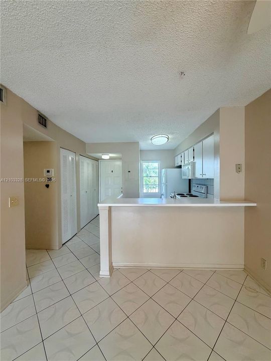 En Venta: $199,000 (2 camas, 2 baños, 825 Pies cuadrados)