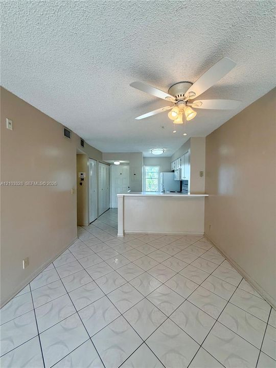 En Venta: $199,000 (2 camas, 2 baños, 825 Pies cuadrados)