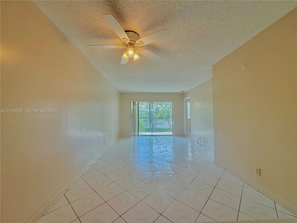 En Venta: $199,000 (2 camas, 2 baños, 825 Pies cuadrados)
