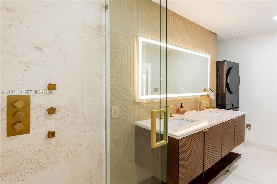 En Venta: $1,100,000 (3 camas, 2 baños, 3206 Pies cuadrados)