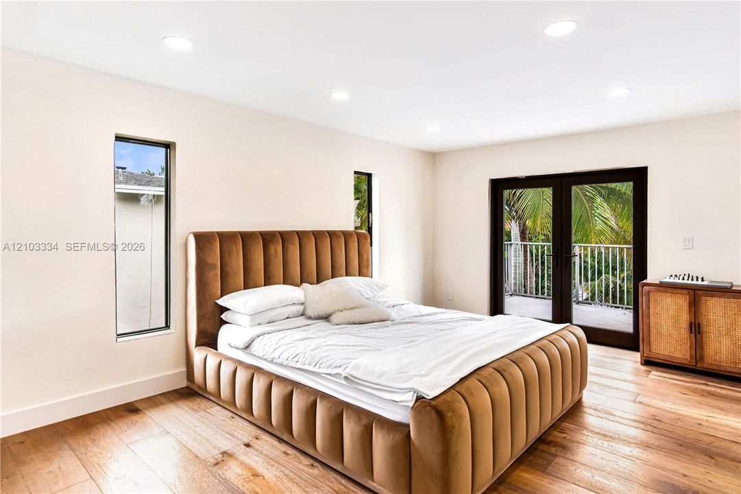 En Venta: $1,100,000 (3 camas, 2 baños, 3206 Pies cuadrados)