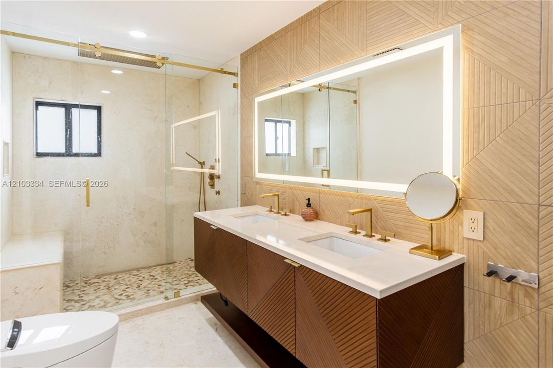 En Venta: $1,100,000 (3 camas, 2 baños, 3206 Pies cuadrados)