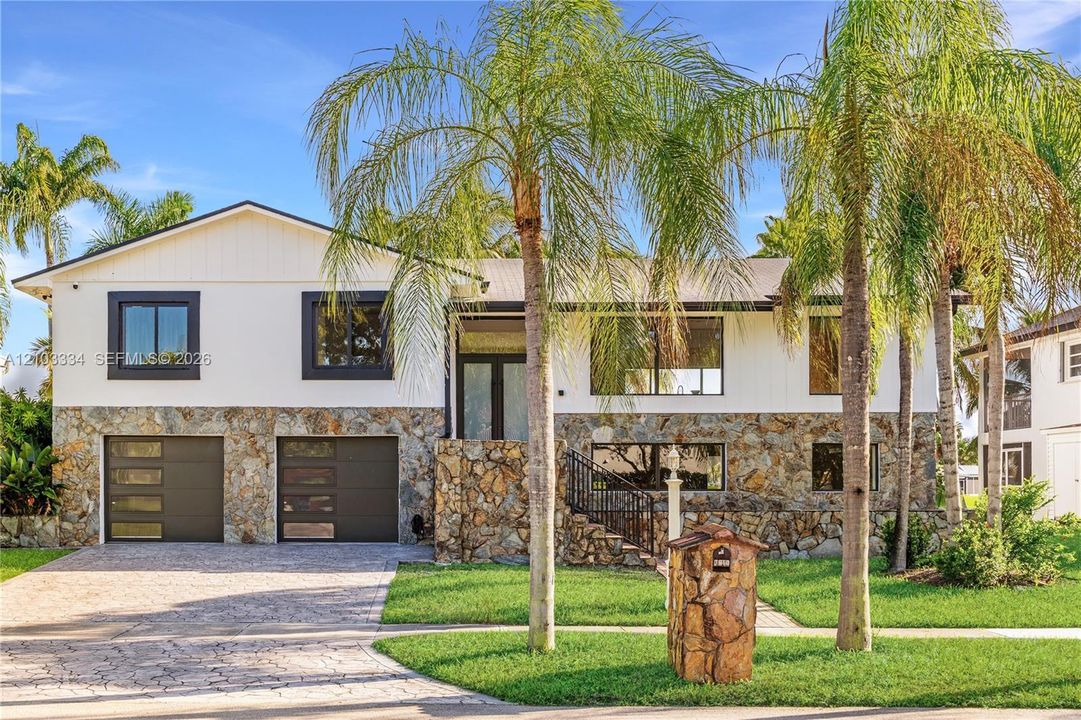 En Venta: $1,100,000 (3 camas, 2 baños, 3206 Pies cuadrados)