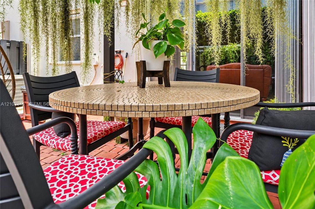 En Venta: $445,000 (4 camas, 3 baños, 1736 Pies cuadrados)