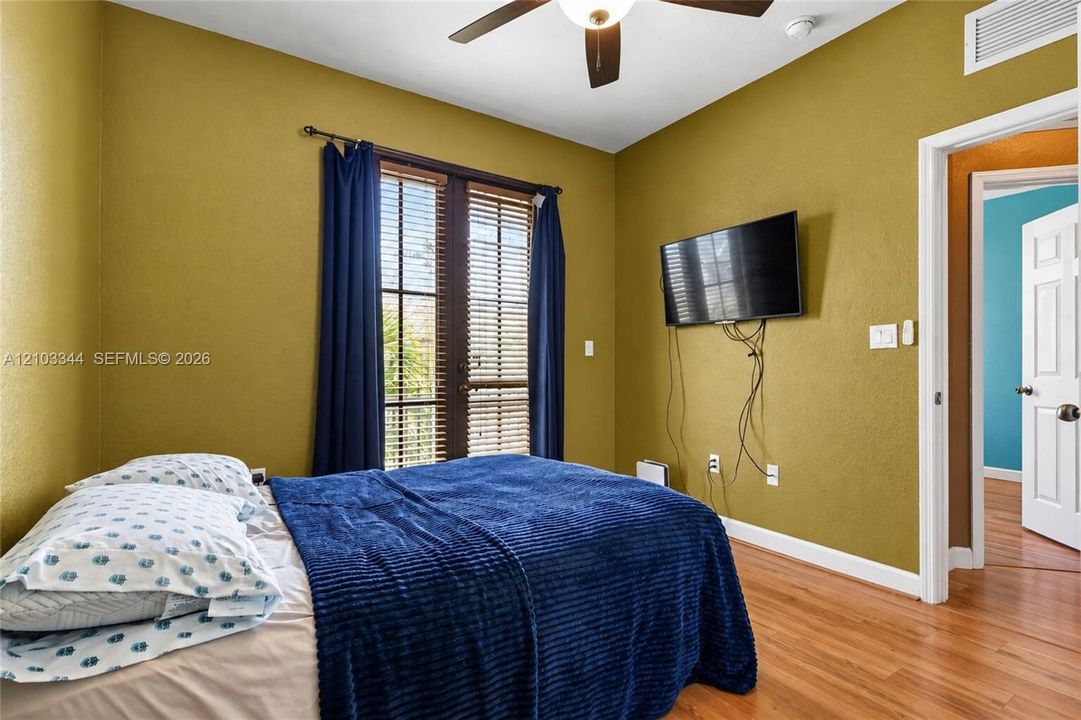 En Venta: $445,000 (4 camas, 3 baños, 1736 Pies cuadrados)