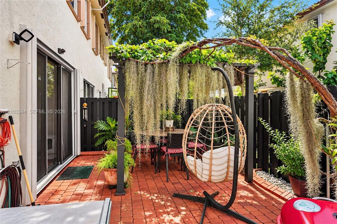 En Venta: $445,000 (4 camas, 3 baños, 1736 Pies cuadrados)
