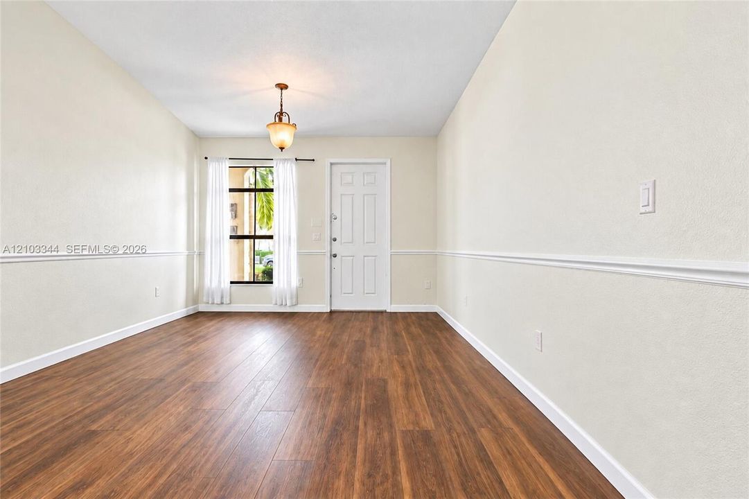 En Venta: $445,000 (4 camas, 3 baños, 1736 Pies cuadrados)