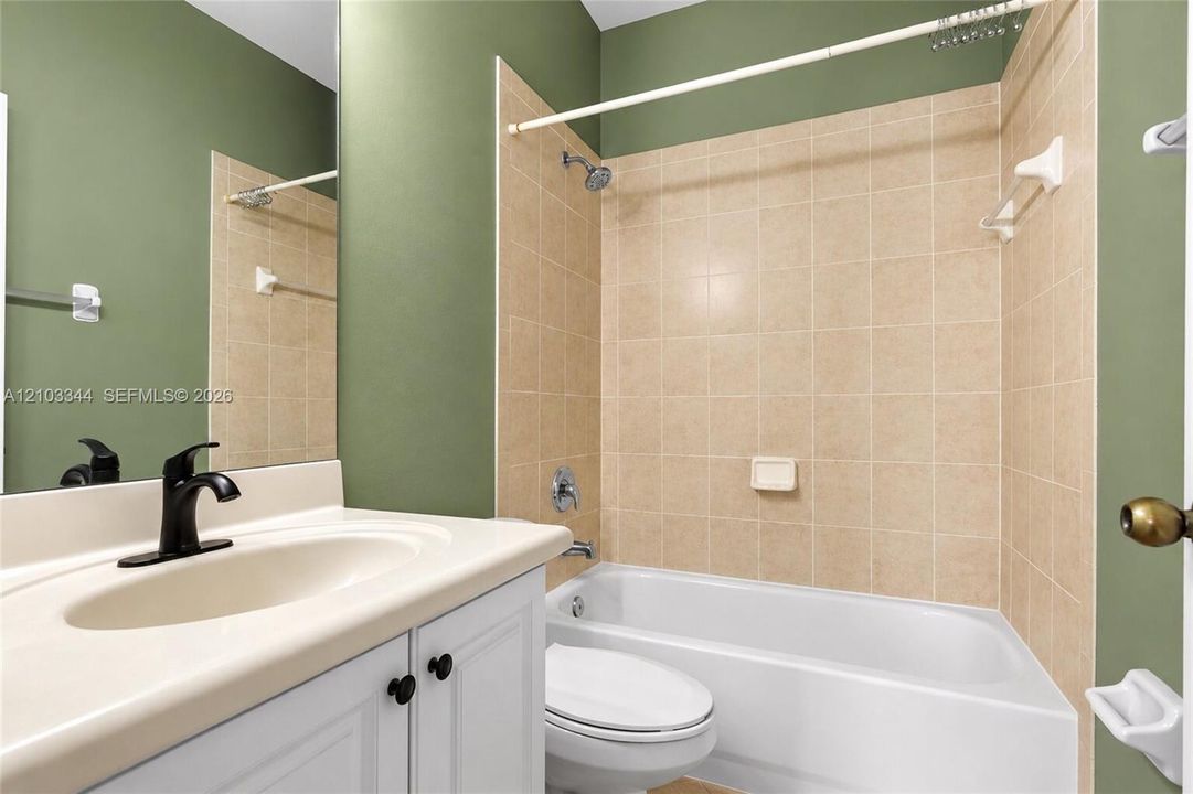 En Venta: $445,000 (4 camas, 3 baños, 1736 Pies cuadrados)