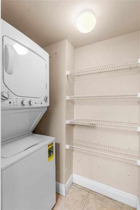На продажу: $449,000 (2 спален, 2 ванн, 1075 Квадратных фут)