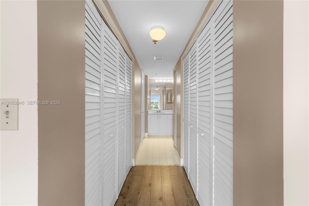На продажу: $449,000 (2 спален, 2 ванн, 1075 Квадратных фут)