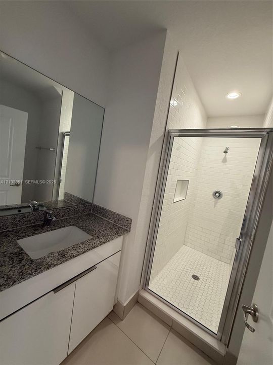 For Rent: $3,200 (3 beds, 3 baths, 1694 Square Feet)