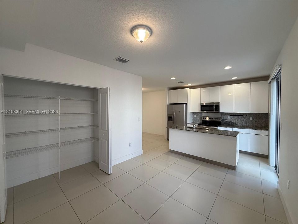 For Rent: $3,200 (3 beds, 3 baths, 1694 Square Feet)