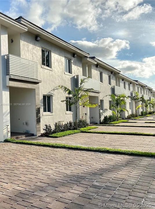 For Rent: $3,200 (3 beds, 3 baths, 1694 Square Feet)