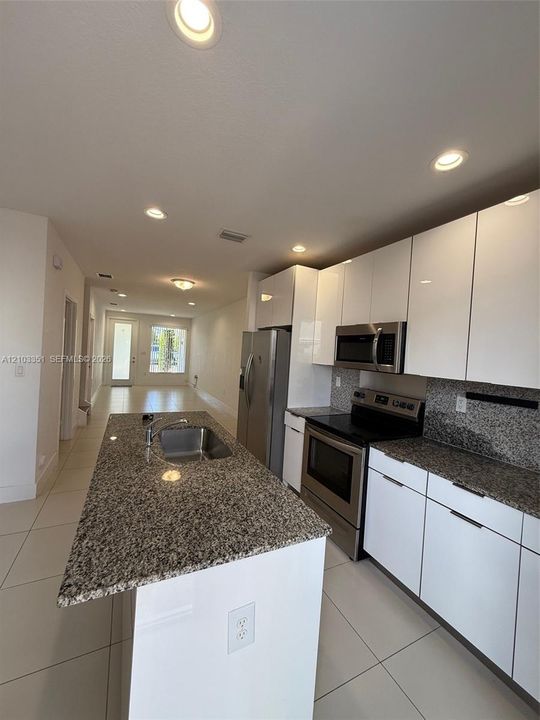 For Rent: $3,200 (3 beds, 3 baths, 1694 Square Feet)