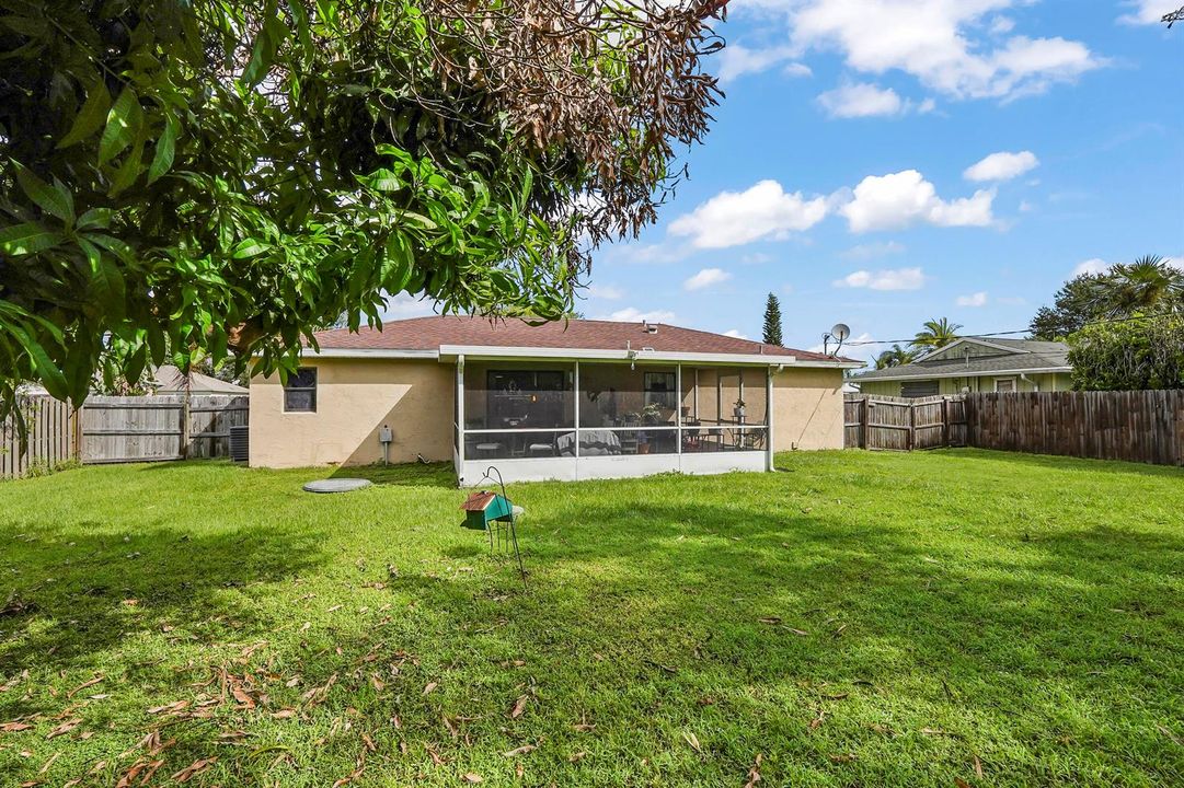 23 Backyard 02