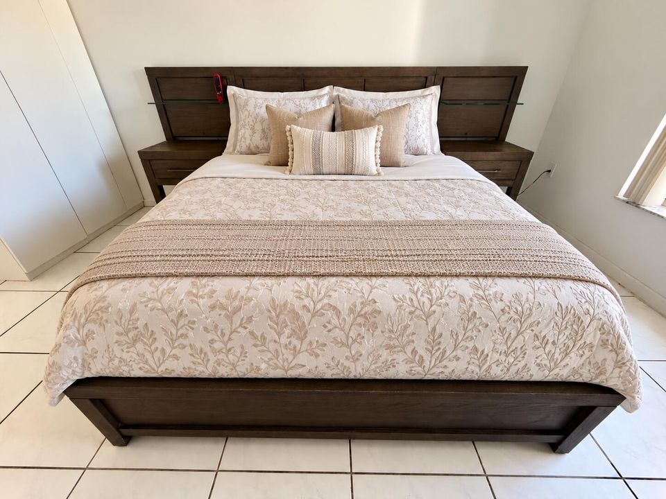 MAIN BEDROOM