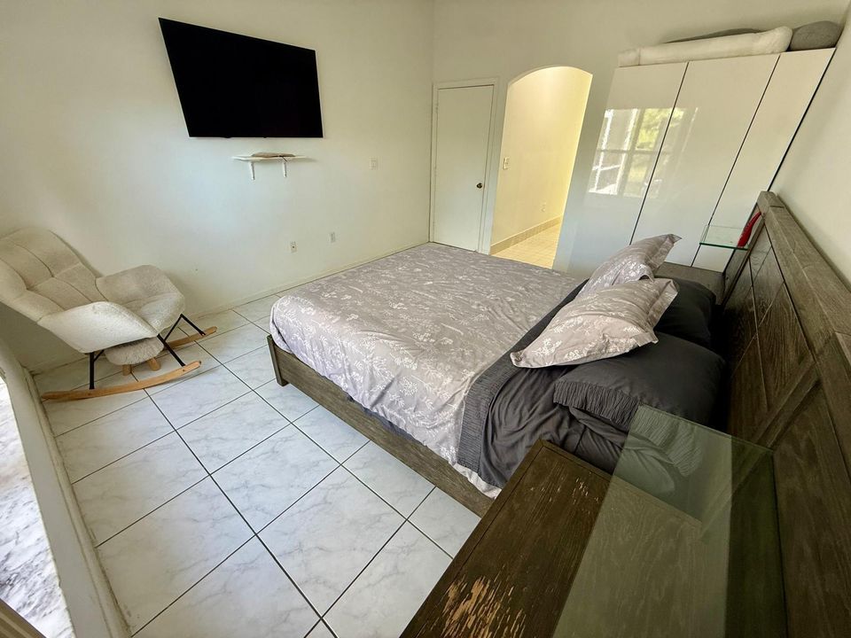 MAIN BEDROOM