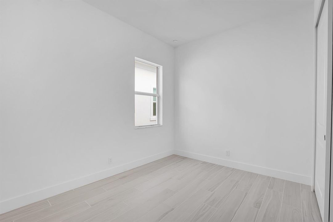 25_bedroom