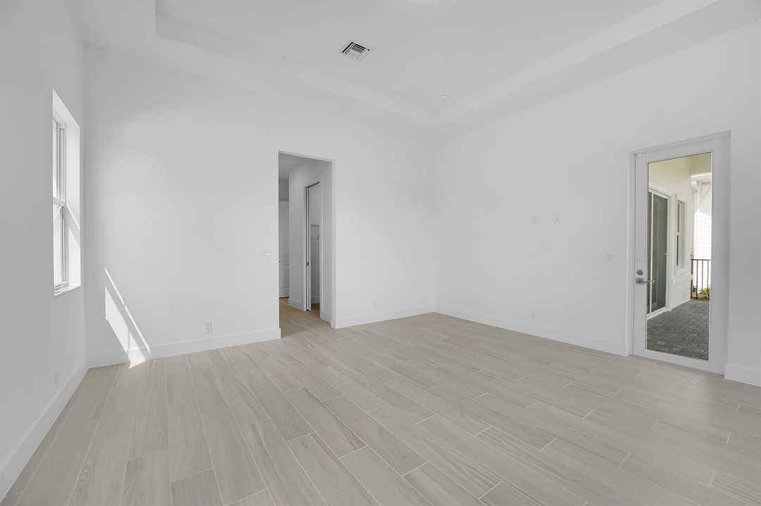 20_primary bedroom