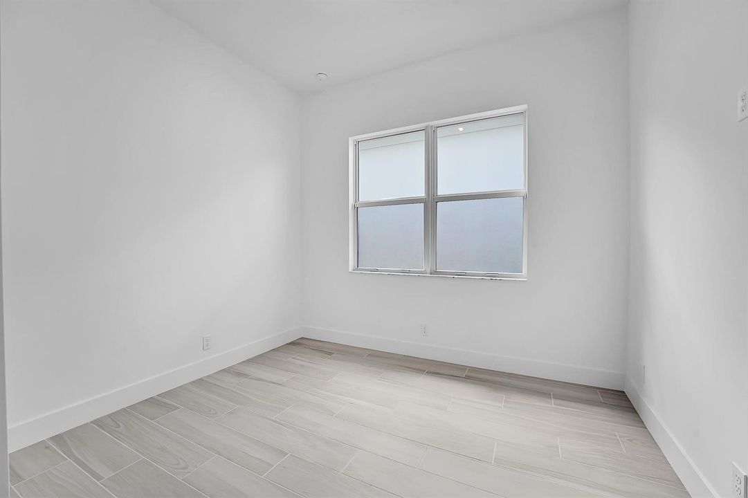 30_bedroom