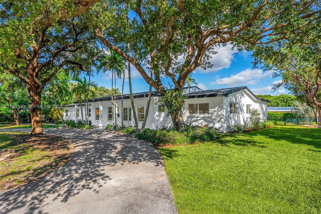 For Sale: $2,700,000 (5 beds, 4 baths, 2127 Square Feet)