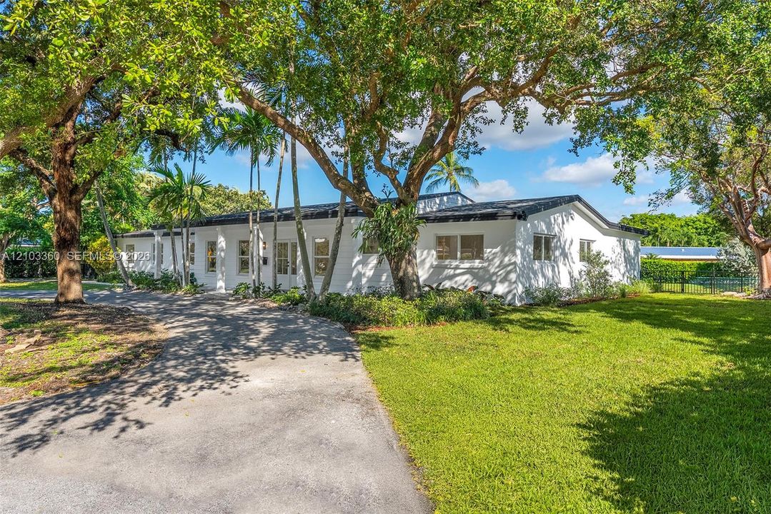 For Sale: $2,700,000 (5 beds, 4 baths, 2127 Square Feet)