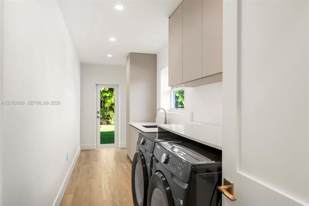 For Sale: $2,700,000 (5 beds, 4 baths, 2127 Square Feet)