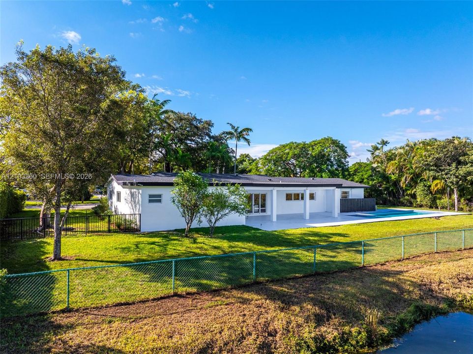 For Sale: $2,700,000 (5 beds, 4 baths, 2127 Square Feet)
