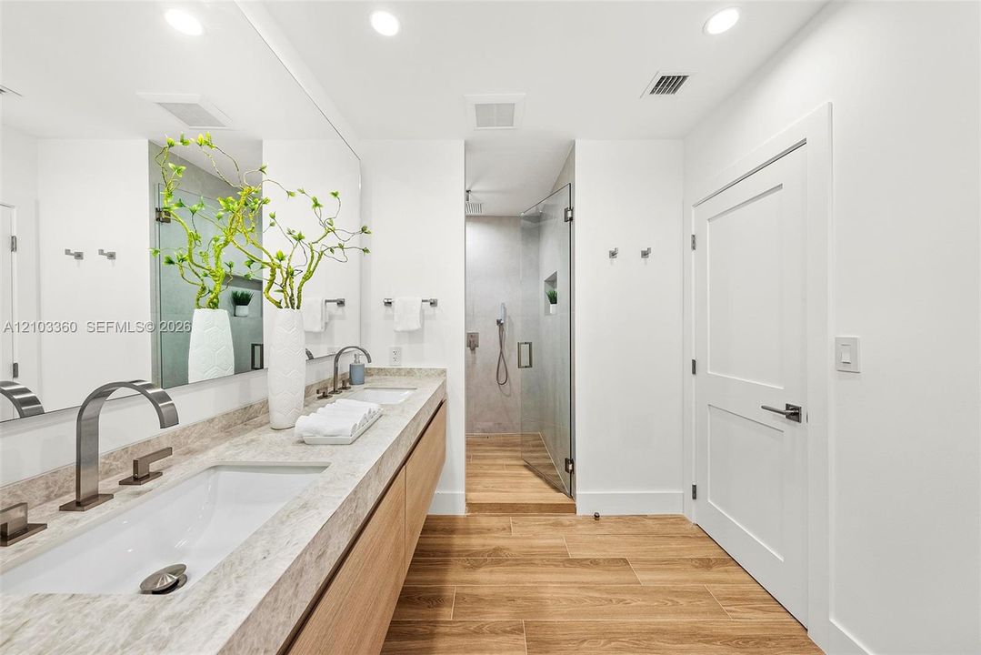 For Sale: $2,700,000 (5 beds, 4 baths, 2127 Square Feet)